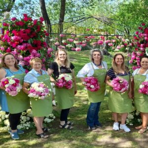 Experiencia de Arte Floral entre peonías con Deisi Tauffer